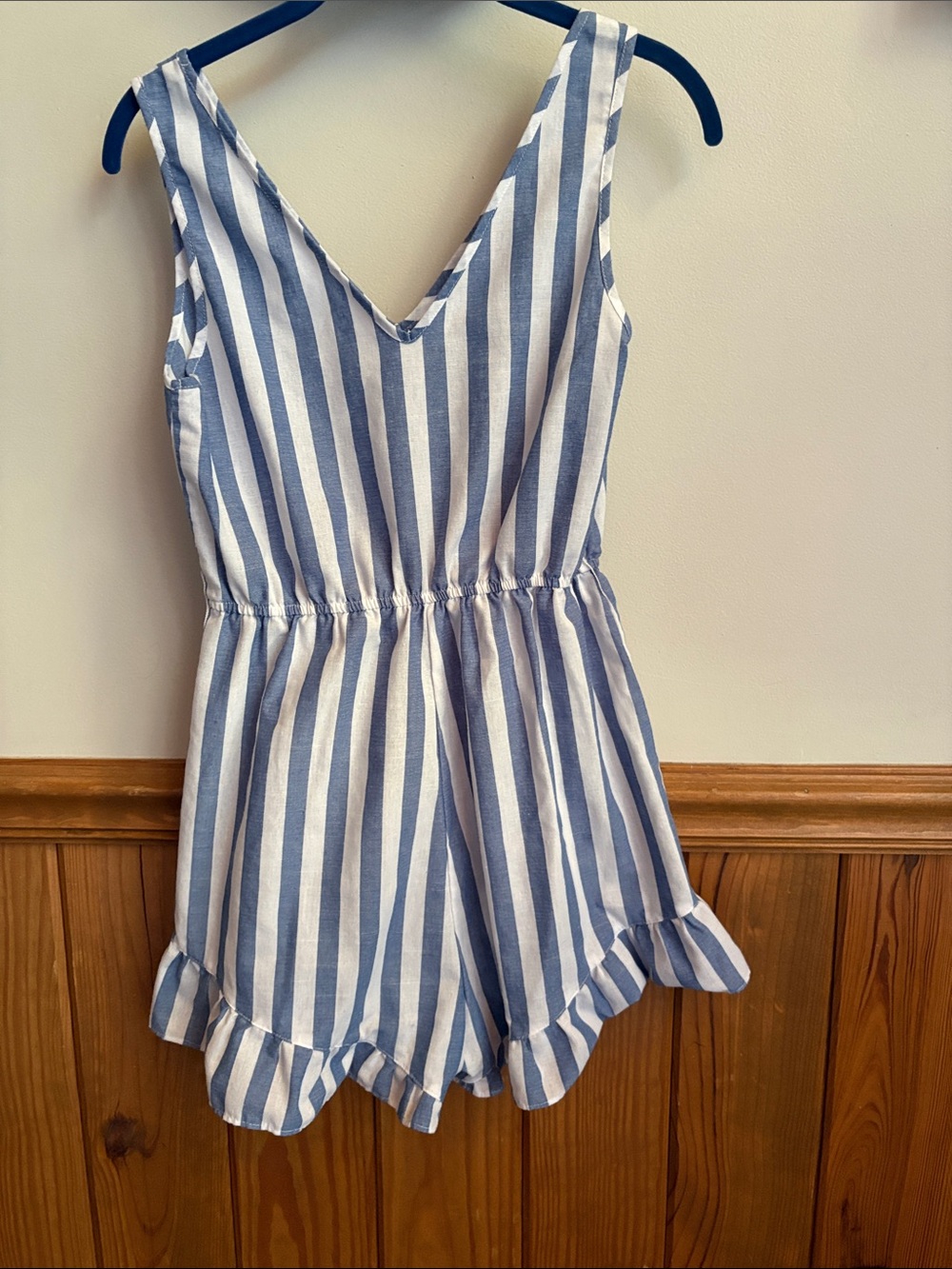Cute romper, vertical blue and white stripes, elastic waist, ruffles on helm XS